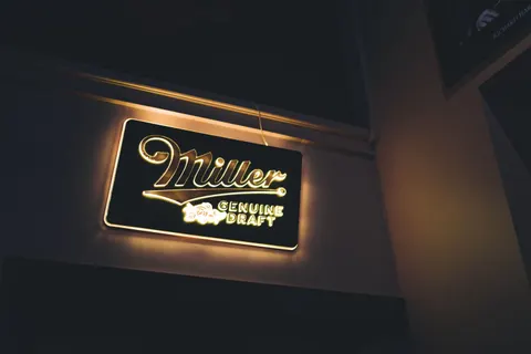 Neon Sign 4K Wallpaper · neon · 3840×2560