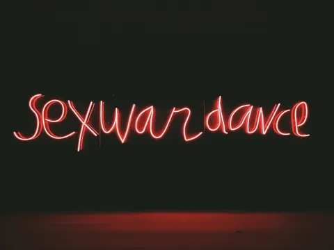 Neon Sign 4K Wallpaper · neon · 3840×2880
