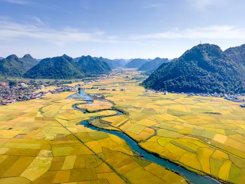 Aerial River 4K Wallpaper · aerial · 3840×2880