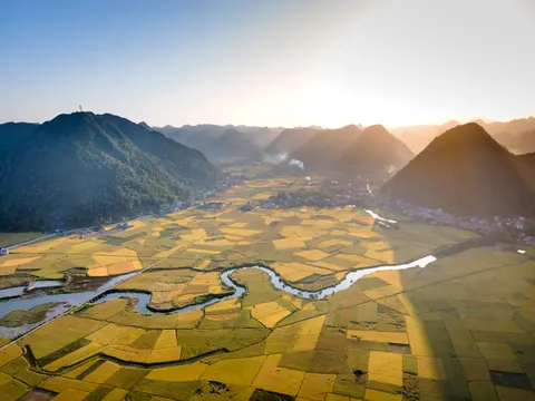 Aerial River 4K Wallpaper · aerial · 3840×2880