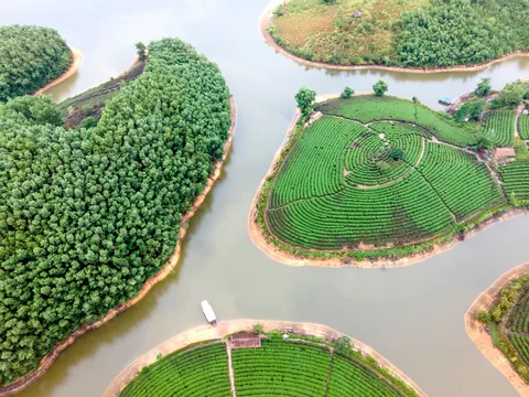 Aerial River 4K Wallpaper · aerial · 3840×2880