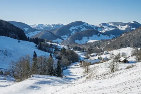 Wallpaper Pegunungan musim dingin 4K · winter · 3840×2560