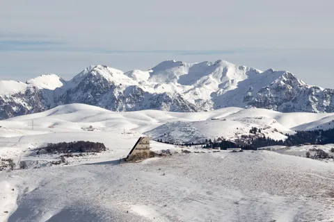 Winter Mountains 4K Wallpaper · winter · 3840×2560