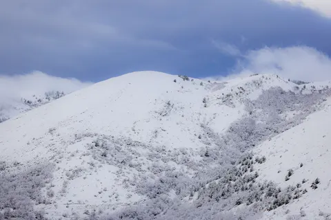 Winter Mountains 4K Wallpaper · winter · 3840×2561