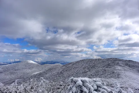 Winter Mountains 4K Wallpaper · winter · 3840×2561