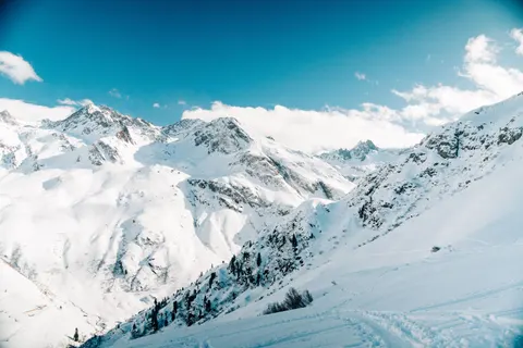 Winter Mountains 4K Wallpaper · winter · 3840×2560