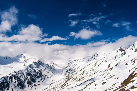 Winter Mountains 4K Wallpaper · winter · 3840×2560