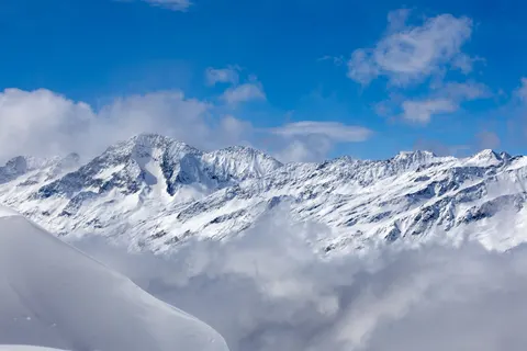 Winter Mountains 4K Wallpaper · winter · 3840×2560
