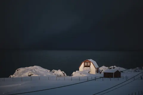 Fondo de pantalla Cabaña de invierno 4K · winter · 3840×2560
