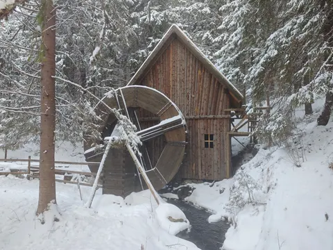 Winter Cabin 4K Wallpaper · winter · 3840×2880