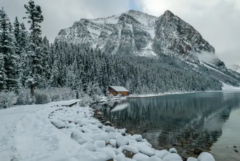 Winter Cabin 4K Wallpaper · winter · 3840×2576