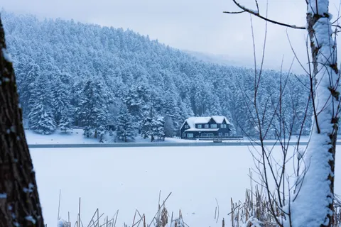 Winter Cabin 4K Wallpaper · winter · 3840×2560