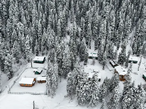 Winter Cabin 4K Wallpaper · winter · 3840×2880