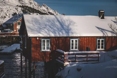 Winter Cabin 4K Wallpaper · winter · 3840×2560