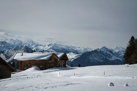 Winter Cabin 4K Wallpaper · winter · 3840×2561