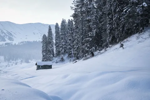 Winter Cabin 4K Wallpaper · winter · 3840×2560