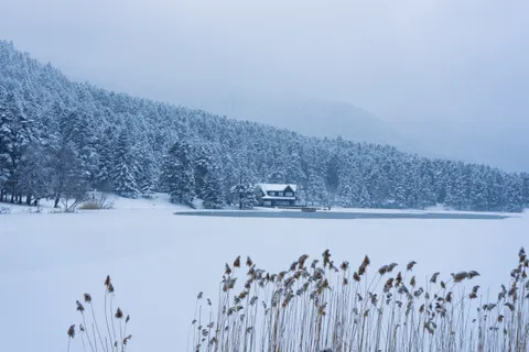 Winter Cabin 4K Wallpaper · winter · 3840×2560