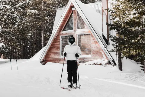 Winter Cabin 4K Wallpaper · winter · 3840×2561