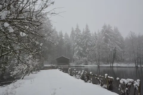 Winter Cabin 4K Wallpaper · winter · 3840×2560