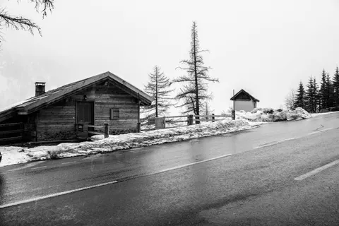 Winter Cabin 4K Wallpaper · winter · 3840×2560