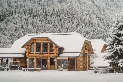 Winter Cabin 4K Wallpaper · winter · 3840×2561