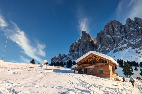 Winter Cabin 4K Wallpaper · winter · 3840×2563