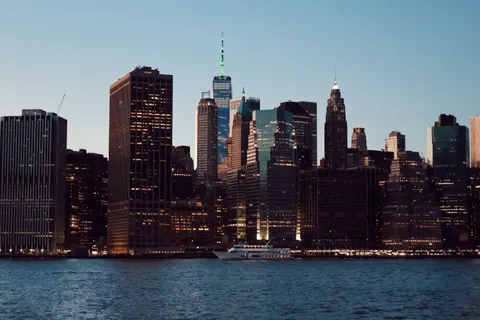 Fondo de pantalla Skyline de Nueva York 4K · city · 3840×2560