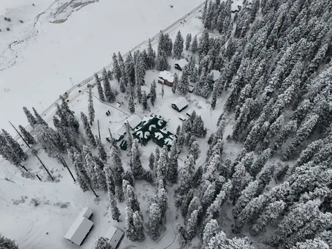 Winter Cabin 4K Wallpaper · winter · 3840×2880