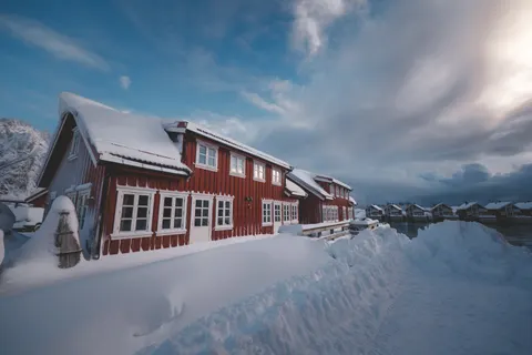 Winter Cabin 4K Wallpaper · winter · 3840×2560