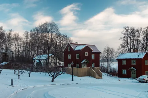 Winter Cabin 4K Wallpaper · winter · 3840×2560