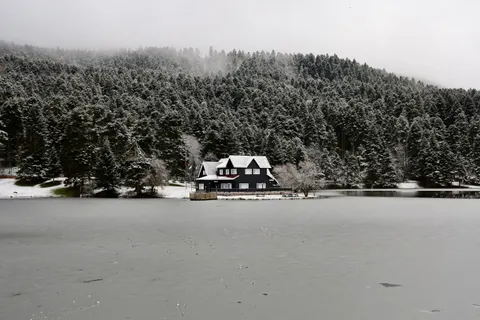 Winter Cabin 4K Wallpaper · winter · 3840×2560