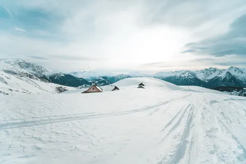 Winter Cabin 4K Wallpaper · winter · 3840×2560