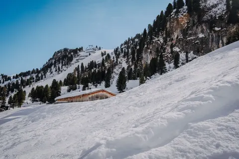 Winter Cabin 4K Wallpaper · winter · 3840×2560