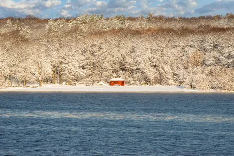 Winter Cabin 4K Wallpaper · winter · 3840×2563