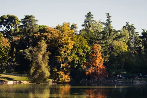 Autumn Lake 4K Wallpaper · autumn · 3840×2560