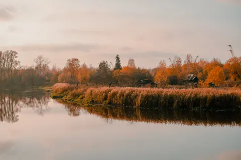 Autumn Lake 4K Wallpaper · autumn · 3840×2560