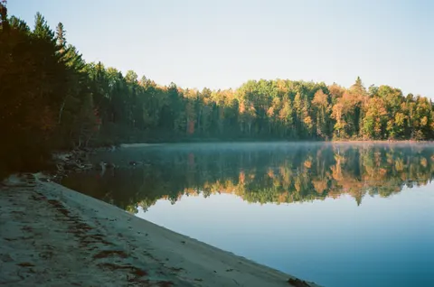 Autumn Lake 4K Wallpaper · autumn · 3840×2546