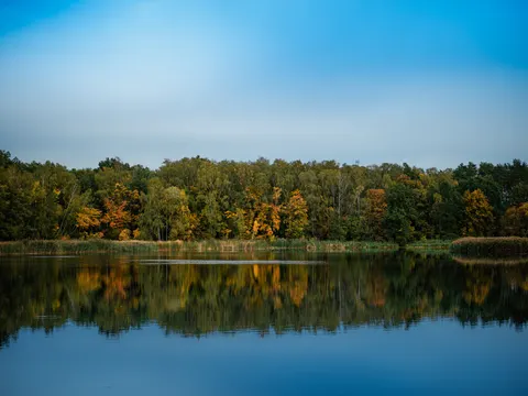 Autumn Lake 4K Wallpaper · autumn · 3840×2878