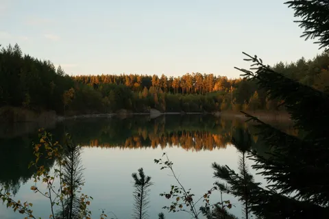 Autumn Lake 4K Wallpaper · autumn · 3840×2560