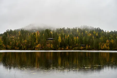 Autumn Lake 4K Wallpaper · autumn · 3840×2561