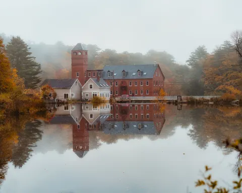Autumn Lake 4K Wallpaper · autumn · 3840×3072