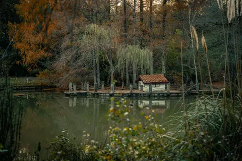 Autumn Lake 4K Wallpaper · autumn · 3840×2560
