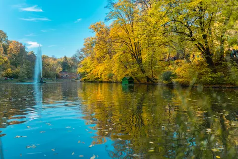 Autumn Lake 4K Wallpaper · autumn · 3840×2560