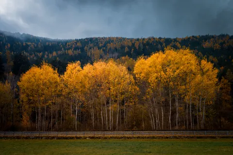 Autumn Mountains 4K Wallpaper · autumn · 3840×2559