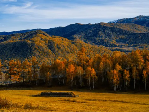 Autumn Mountains 4K Wallpaper · autumn · 3840×2880