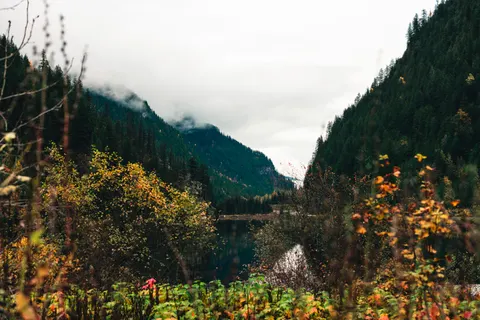 Autumn Mountains 4K Wallpaper · autumn · 3840×2561