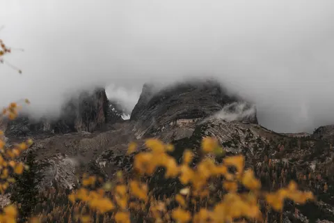 Autumn Mountains 4K Wallpaper · autumn · 3840×2560