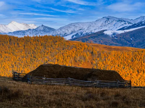 Autumn Mountains 4K Wallpaper · autumn · 3840×2880