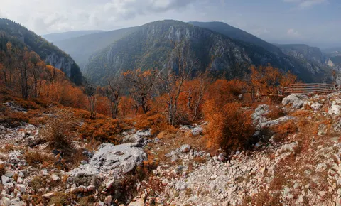 Autumn Mountains 4K Wallpaper · autumn · 3840×2321