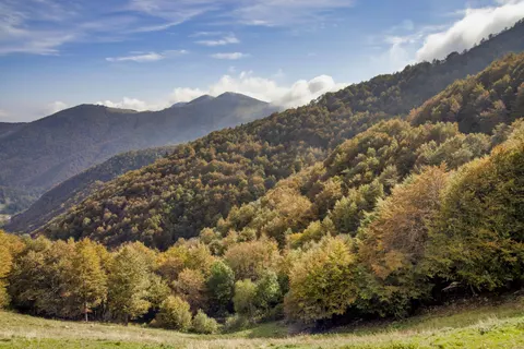 Autumn Mountains 4K Wallpaper · autumn · 3840×2561